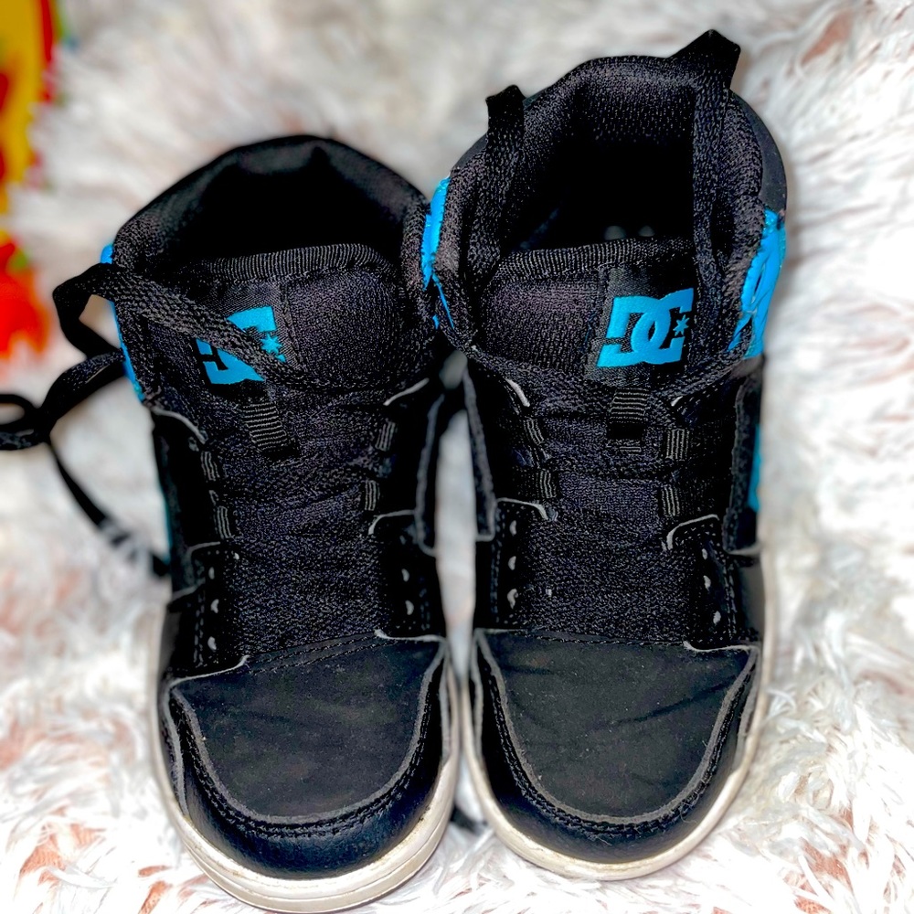 Boy’s gym shoes fairly used
